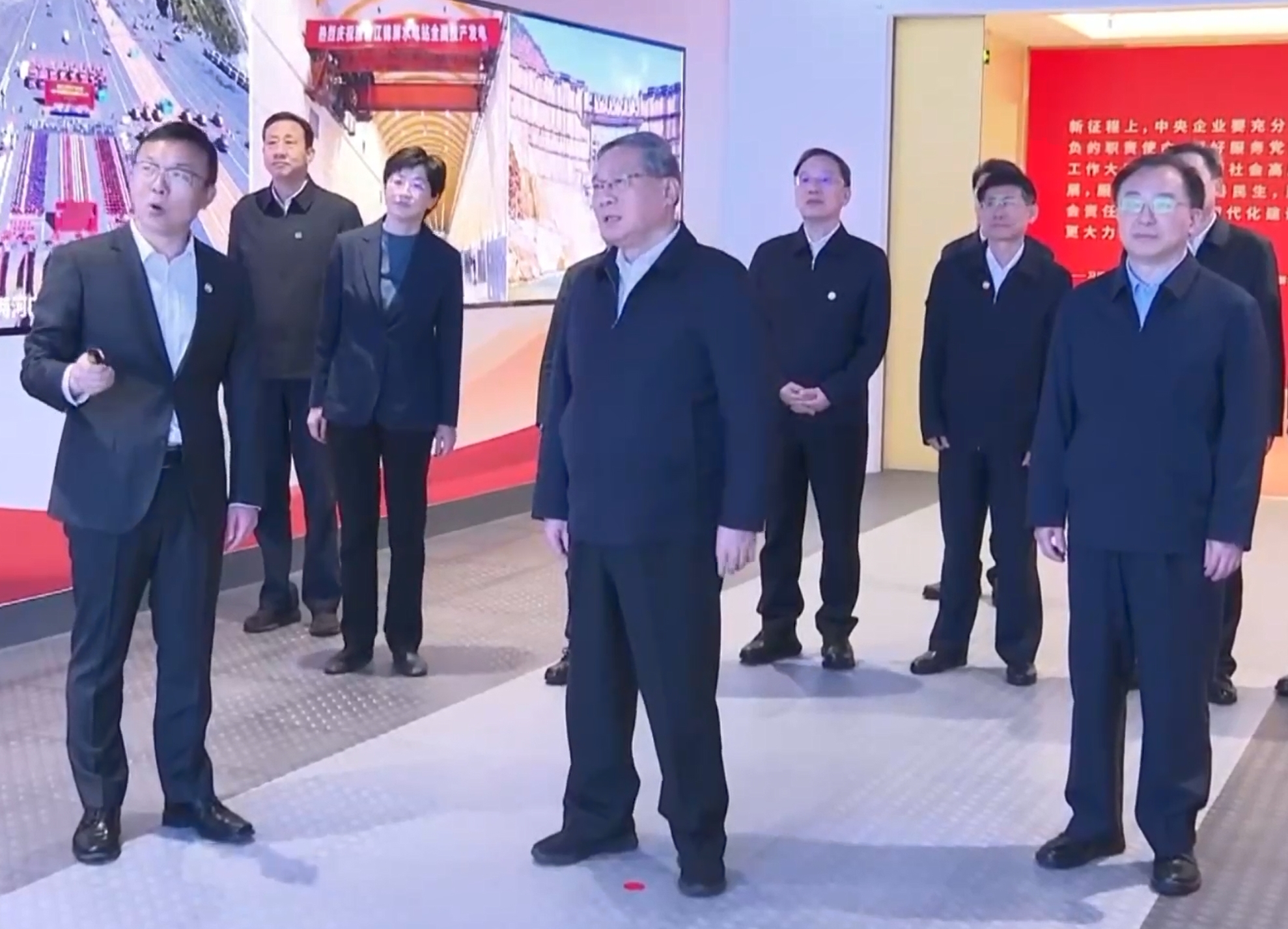 新华社丨李强在四川调研时强调 着力推进新型电网建设 加快能源结构调整优化 为经济社会高质量发展提供有力支撑