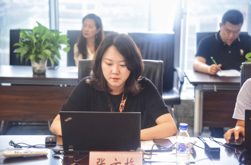 勇挑重担 绽放青春